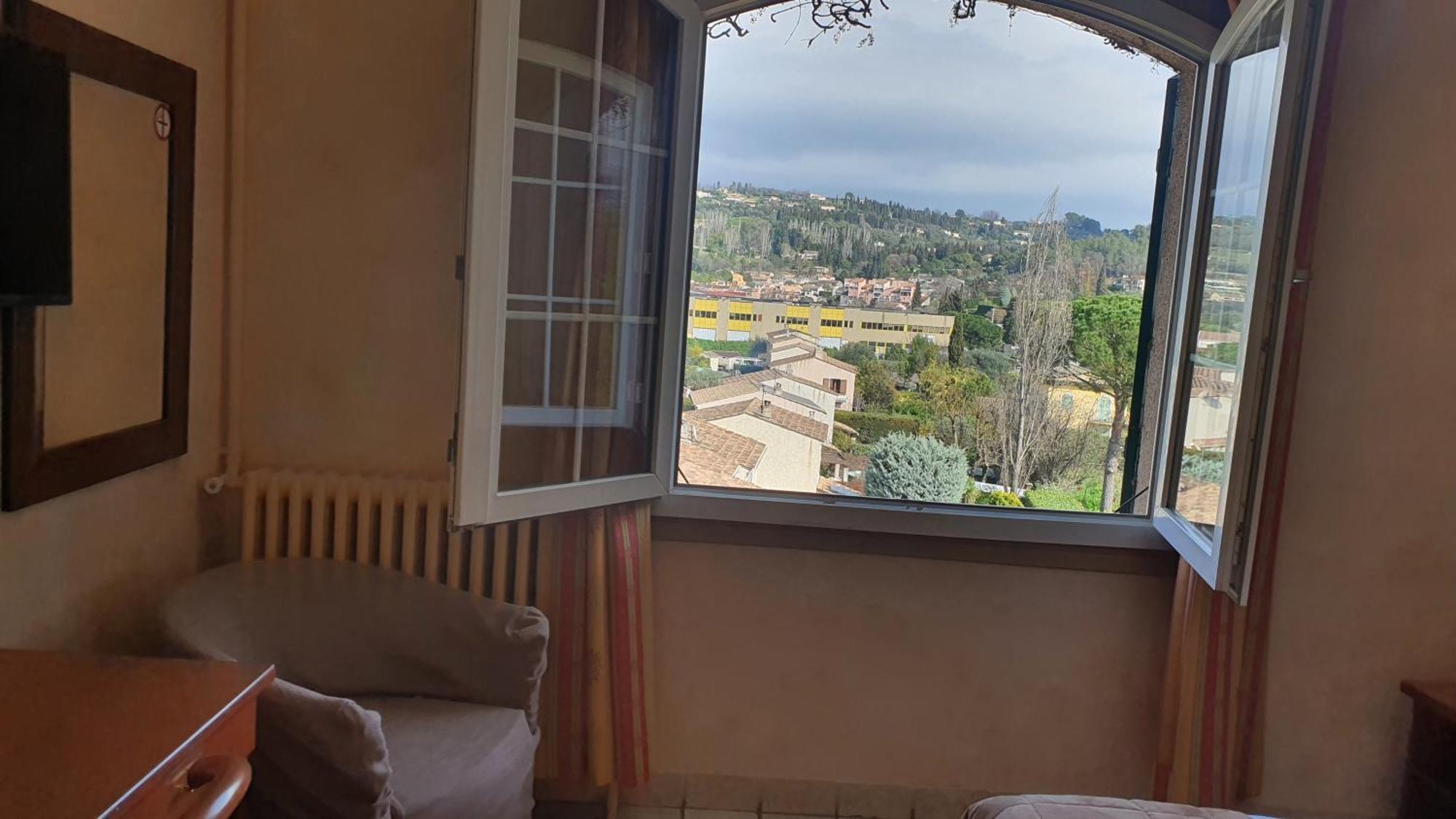 Auberge Les Aromes กราส ภายนอก รูปภาพ