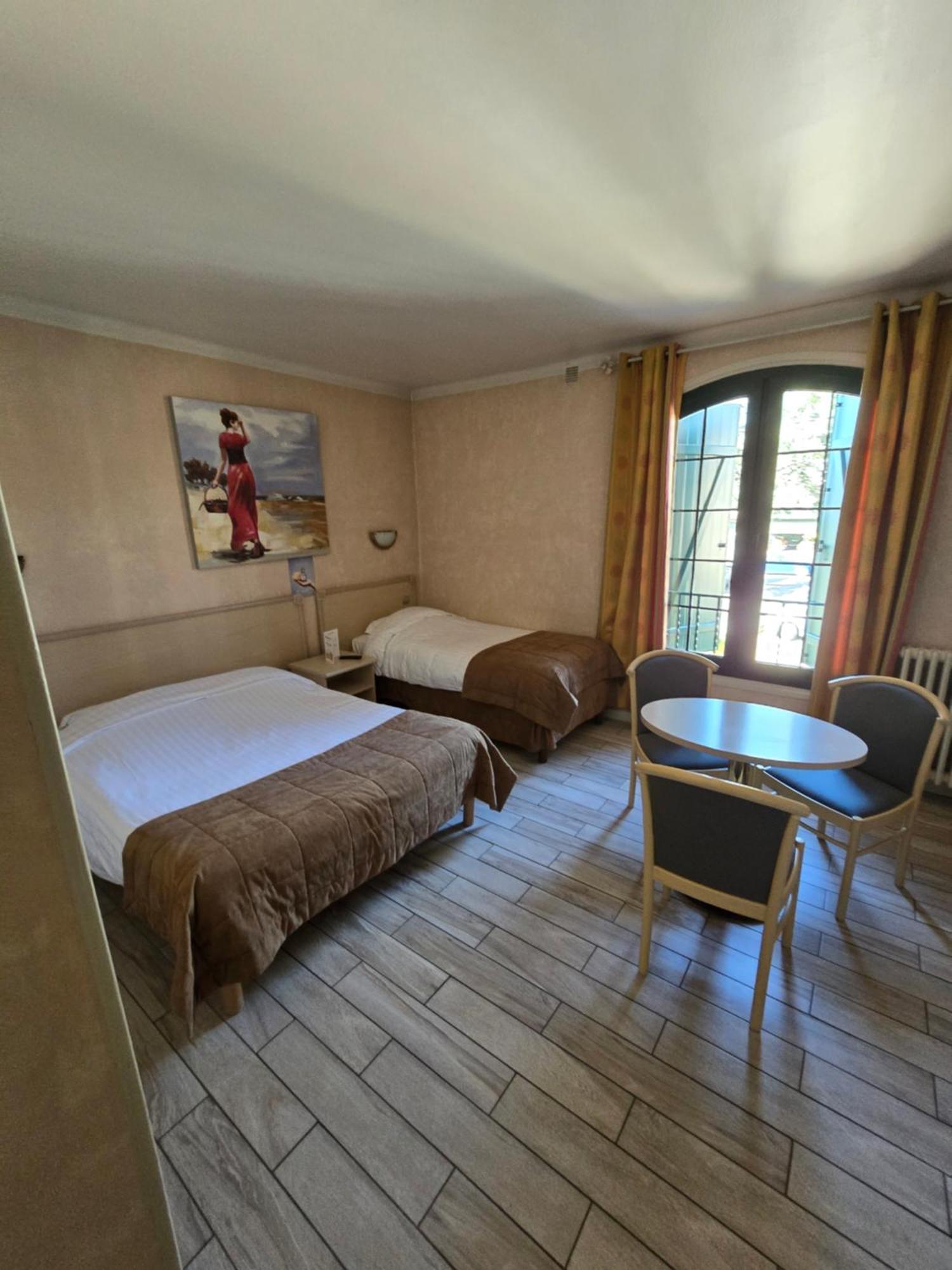 Auberge Les Aromes กราส ภายนอก รูปภาพ