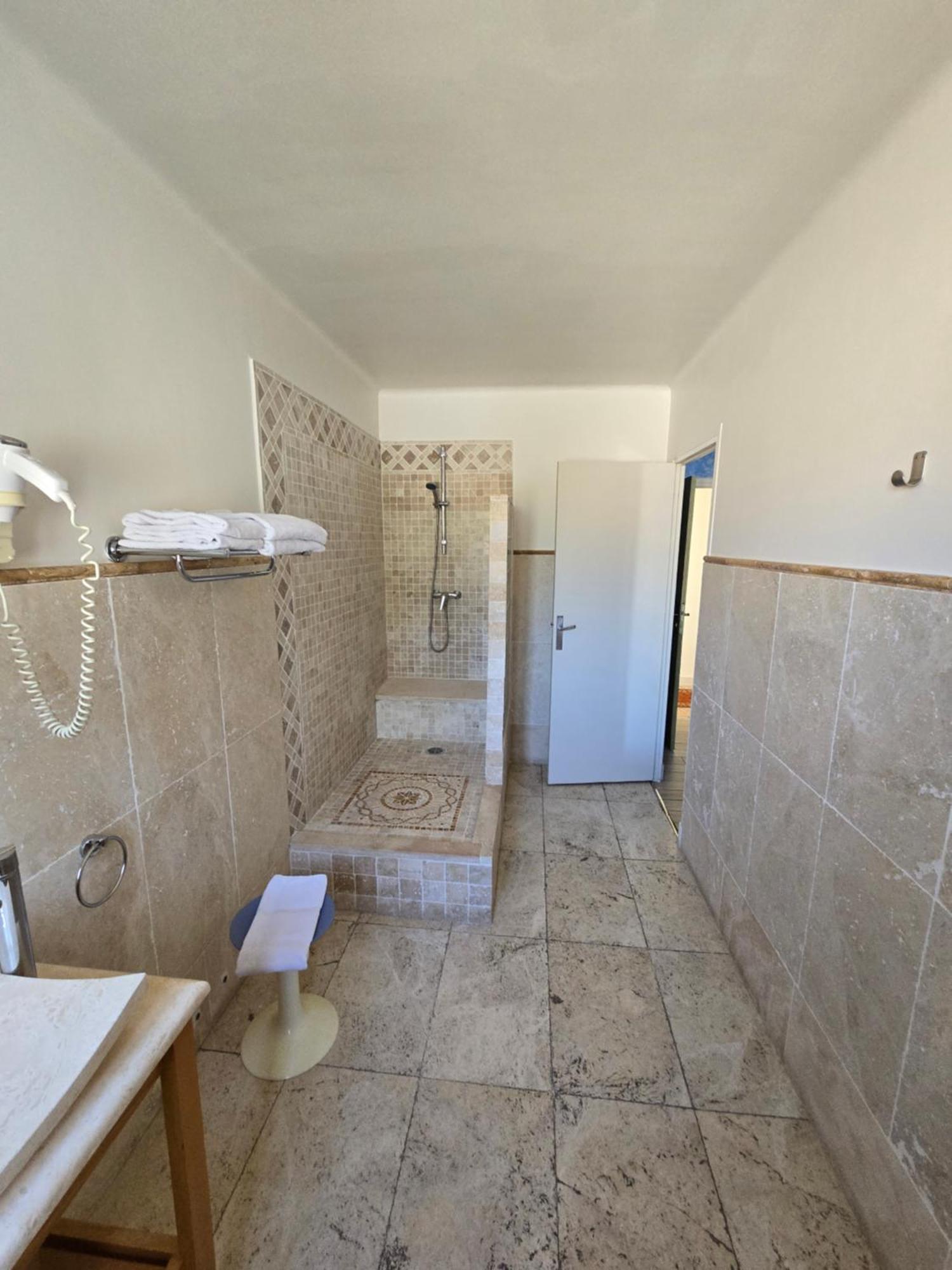 Auberge Les Aromes กราส ภายนอก รูปภาพ